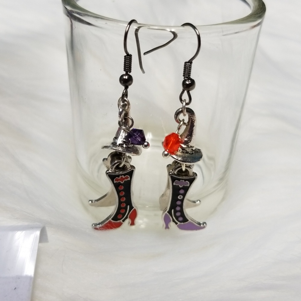 Adorable Witch Shoe Pierced Earrings!